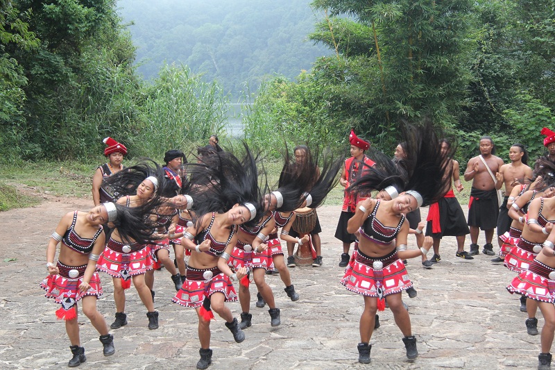 龙潭景区内歌舞展演 岩胆摄 (1).JPG